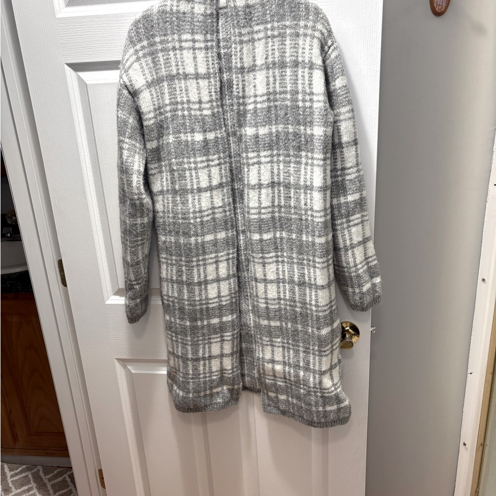 GAP Gray and White Plaid Cardigan